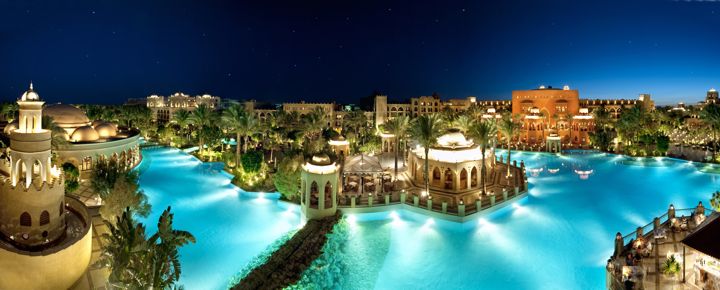 The Makadi Palace Hotel - swimming pool by night